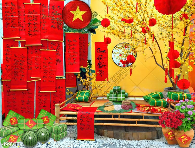 Cành mai vàng đỏ trang trí Tết cùng với những bài thơ Tết truyền thống sẽ mang đến cho bạn một không gian ngập tràn niềm vui những ngày đầu xuân.