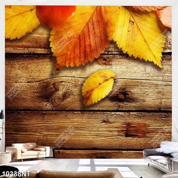 Tranh lá vàng trên mặt gỗ