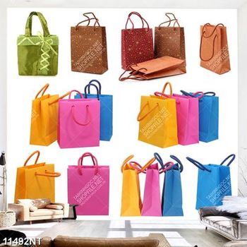 Tranh túi giấy nhiều sắc màu