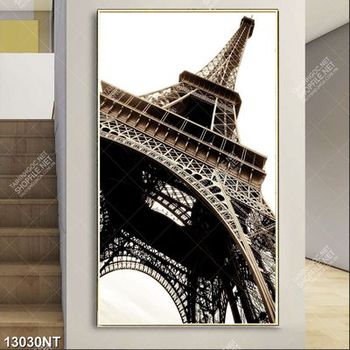Tranh dười chân tháp eiffel