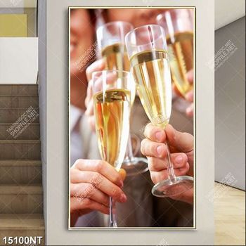 Tranh cụng ly rượu sâm phanh