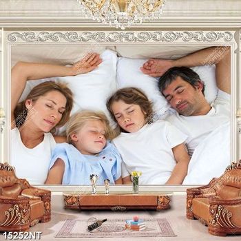 Tranh gia đình nằm ngủ bên nhau