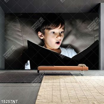 Tranh cậu bé đọc truyện