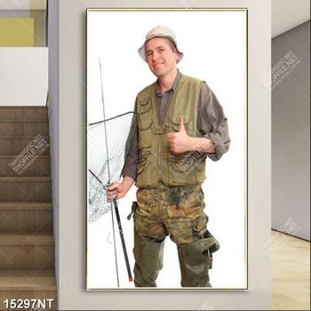 Tranh người đàn ông cầm dụng cụ câu cá