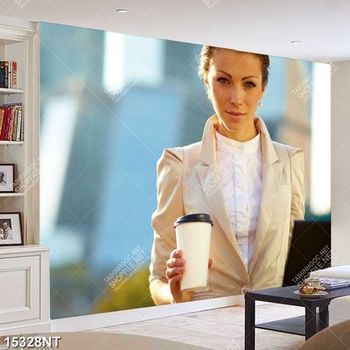 Tranh cô gái cầm ly cà phê
