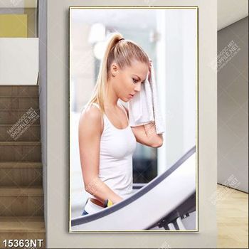Tranh cô gái tập thể thao