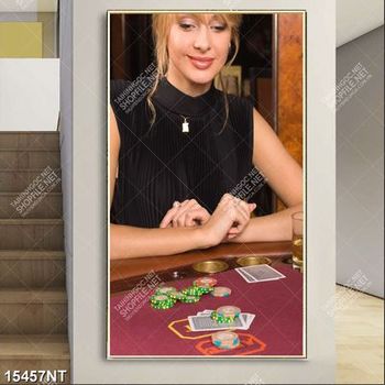 Tranh cô gái chơi bài casino