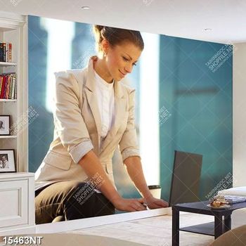 Tranh cô gái làm việc