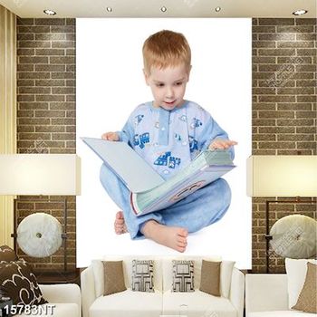 Tranh cậu bé ngồi đọc sách