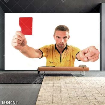 Tranh trọng tài dơ thẻ đỏ