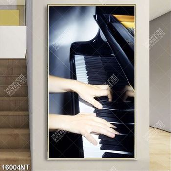 Tranh đánh đàn Piano