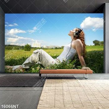 Tranh cô gái nằm thư giãn trên thảm cỏ