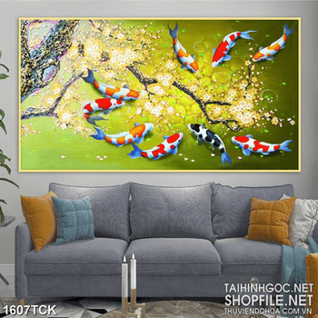 Tranh in treo tường đàn cá koi sơn dầu bên cành mai vàng