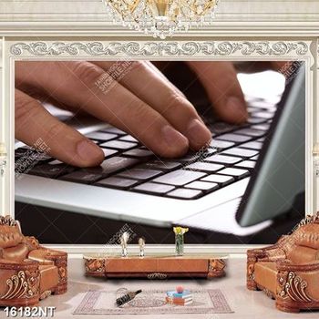 Tranh bàn tay gõ bàn phím laptop