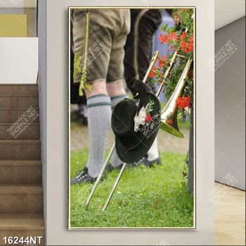 Tranh chiếc mũ màu đen