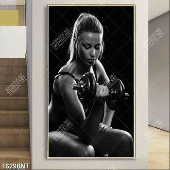 Tranh cô gái tập tạ