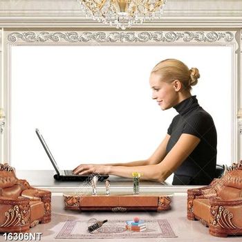 Tranh cô gái ngồi làm việc