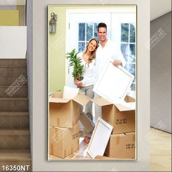 Tranh cặp đôi trong căn nhà mới