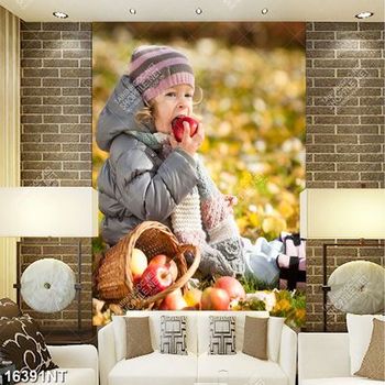 Tranh cô bé ăn táo