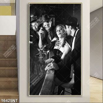 Tranh cô gái uống rượu trong quán bar