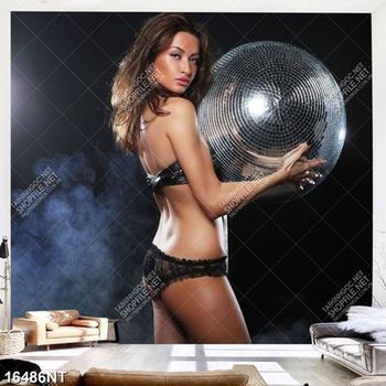 Tranh người mẫu bikini gợi cảm