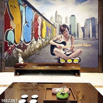 Tranh cô gái ngồi chơi đàn ghita