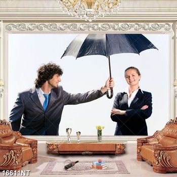 Tranh chàng trai che ô cho cô gái