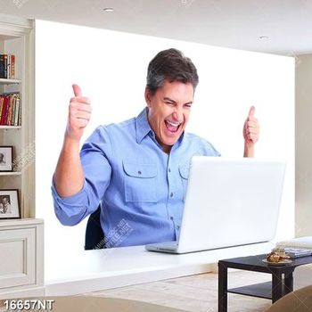 Tranh người đàn ông với biểu cảm vui mừng