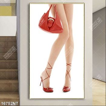 Tranh đôi chân thon dài
