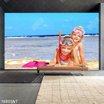 Tranh hai cô bé ngồi trên bãi biển