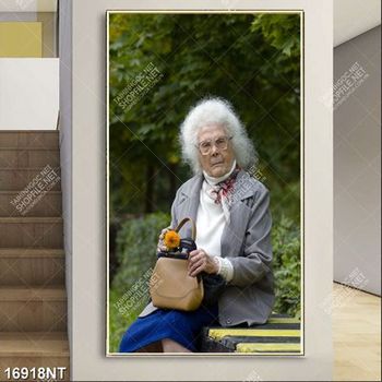 Tranh quý nhà ngồi ghế công viên