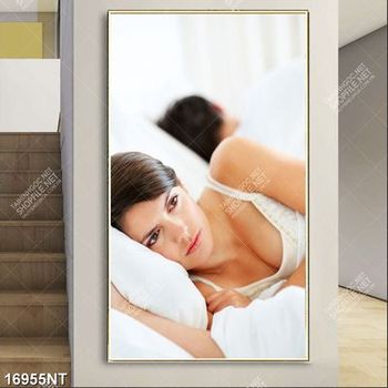 Tranh cô gái nằm suy tư