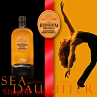 Poster rượu và cô gái