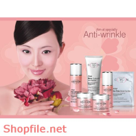 Poster mỹ phẩm em và hoa hồng