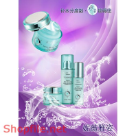 Poster mỹ phẩm quý phái của phụ nữ