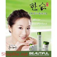 Poster mỹ phẩm và cô gái