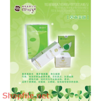 Poster mỹ phẩm chiếc lá màu xanh