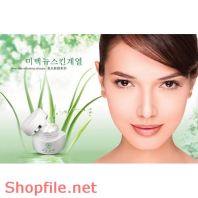 Poster mỹ phẩm gương mặt tỏa sáng