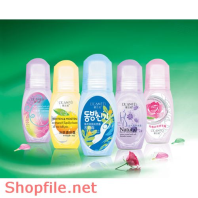 Poster mỹ phẩm chiếc xuất từ hoa