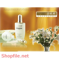 Poster mỹ phẩm trắng da và lọ hoa Poster mỹ phẩm trắng da và lọ hoa