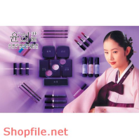 Poster mỹ phẩm bộ trang điểm độc đáo và cô gái Poster mỹ phẩm bộ trang điểm độc đáo và cô gái