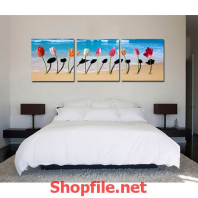 những bông hoa ly trên bãi biển