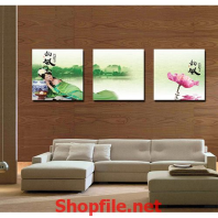 cô gái và bông hoa sen