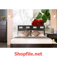 giấy dán tường cành hoa hồng bên hồ nước