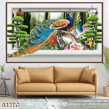 Tranh chim công trong khu rừng già in wall decor