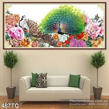 Tranh chim công đực xòe đuôi tán tỉnh con cái psd in uv