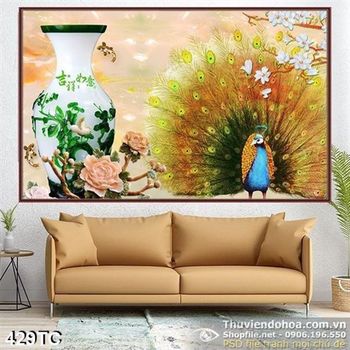 Tranh chim công xòe đuôi và bình hoa
