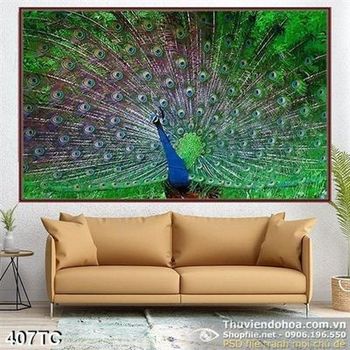 Tranh chim công xòe đuôi đẹp in uv