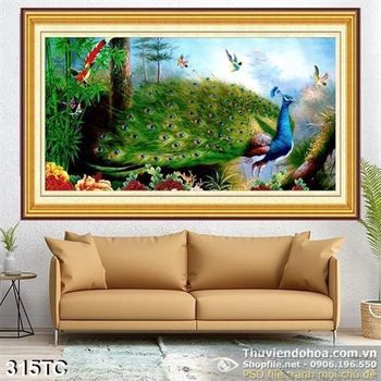 Tranh chim công đực xòe đuôi ấn tượng