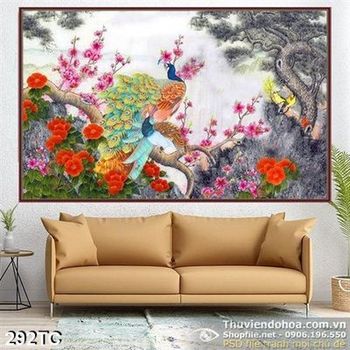 Tranh chim công xòe đuôi và hoa đào đẹp psd